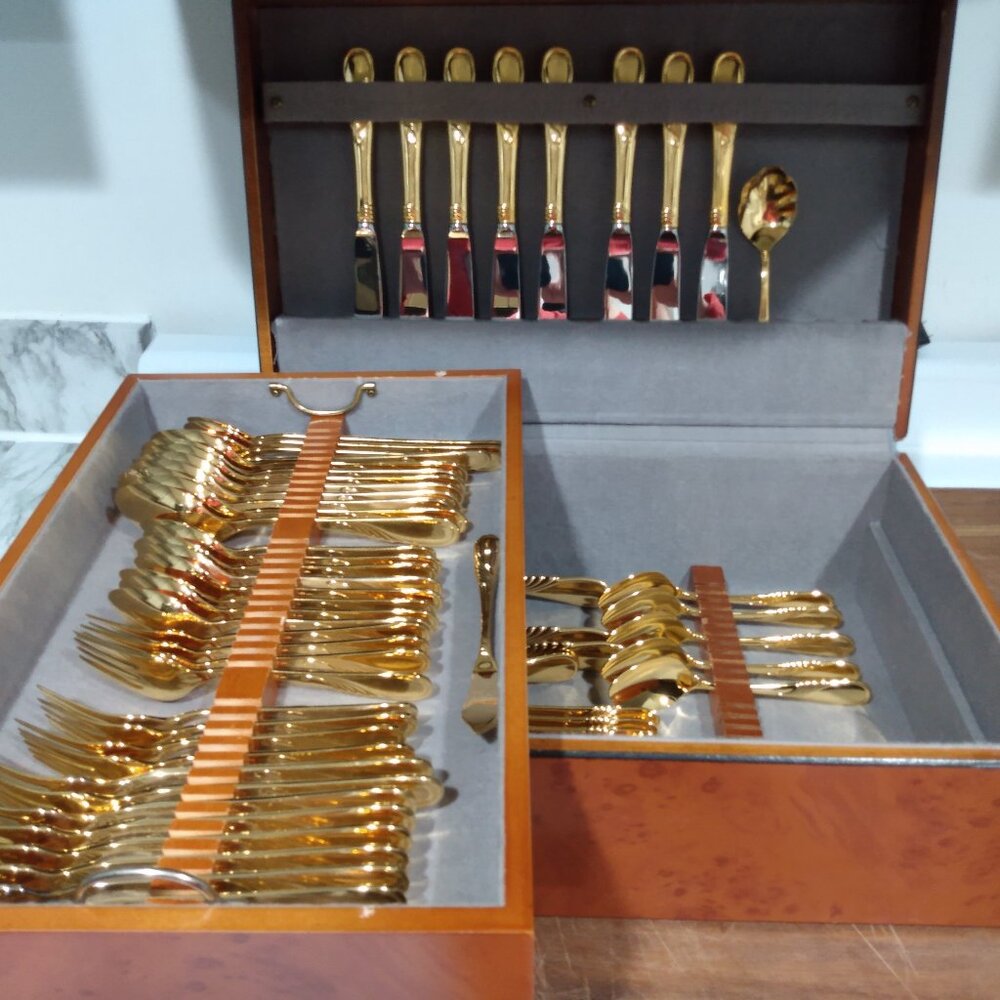 Yamazaki 24kt Gold Hilary Pattern 62 Piece Flatware Set w/Chest Serv. for 8 Plus